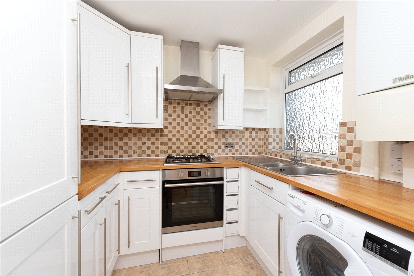 Flat Kimber Road in Greater London