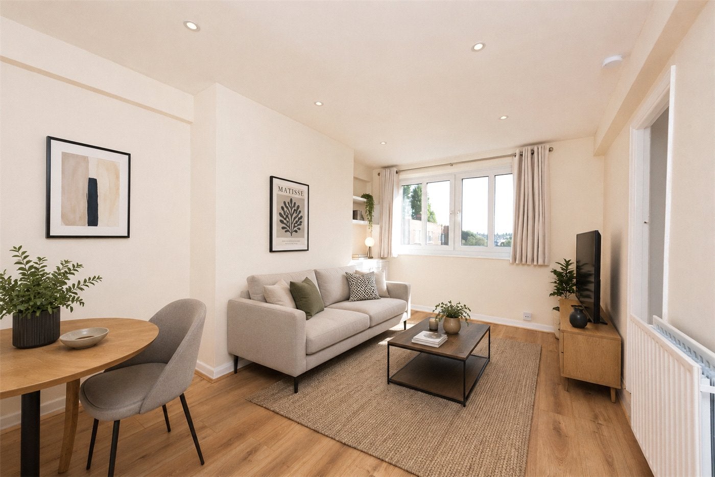Flat Kimber Road in Greater London