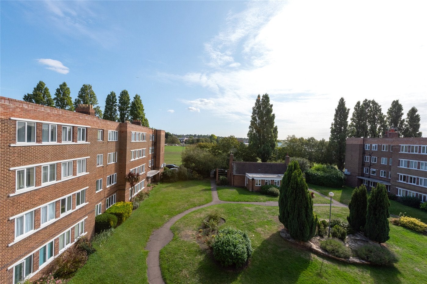 Flat Kimber Road in Greater London