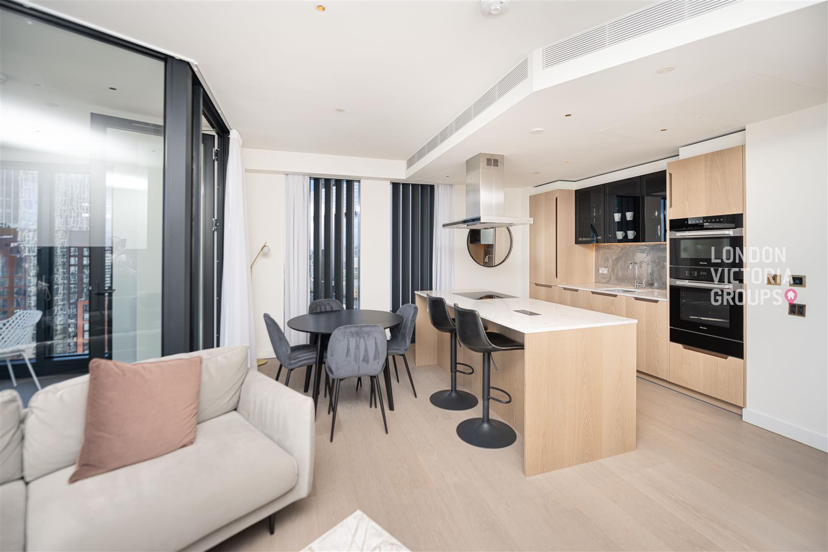Flat Nine Elms Lane in Greater London