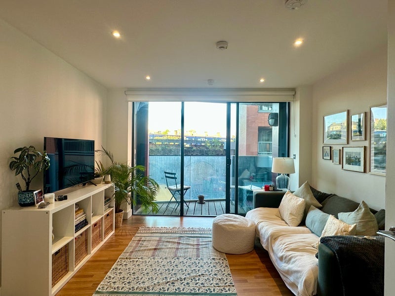 Room Tanner Street in Greater London