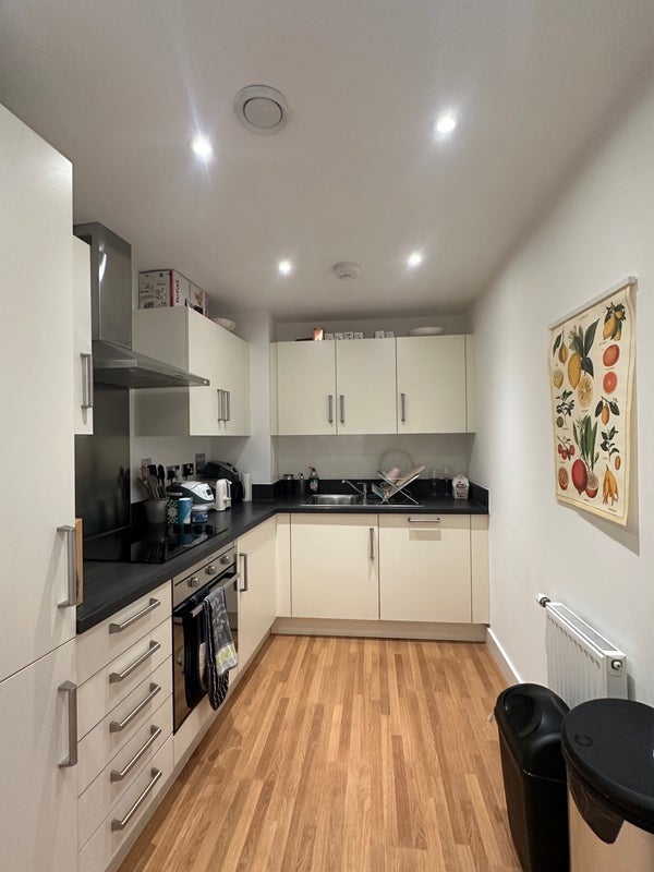 Room Tanner Street in Greater London