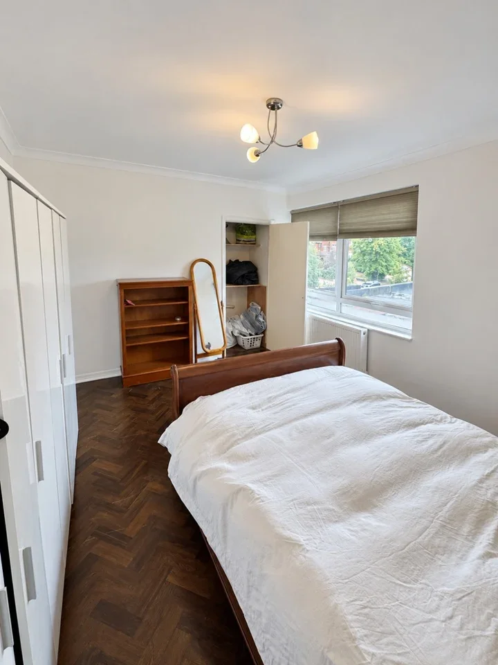 Flat Cockfosters Road in Greater London
