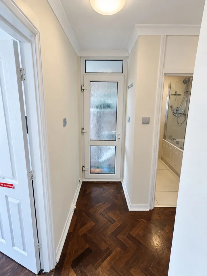 Flat Cockfosters Road in Greater London