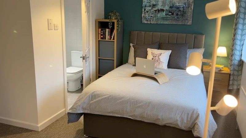 Room Ferndale Road in Bristol