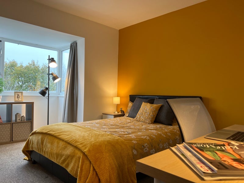 Room Ferndale Road in Bristol