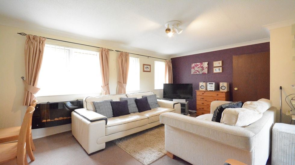 Flat Chisbury Close in Winkfield