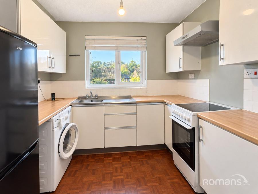 Flat Chisbury Close in Winkfield