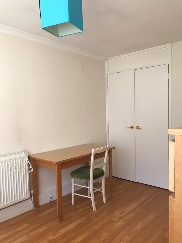 Room Belvoir Close in Greater London