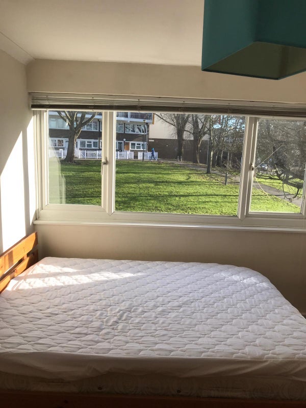 Room Belvoir Close in Greater London