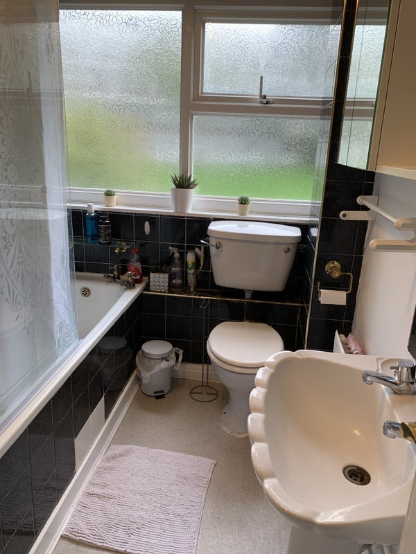 Room Belvoir Close in Greater London