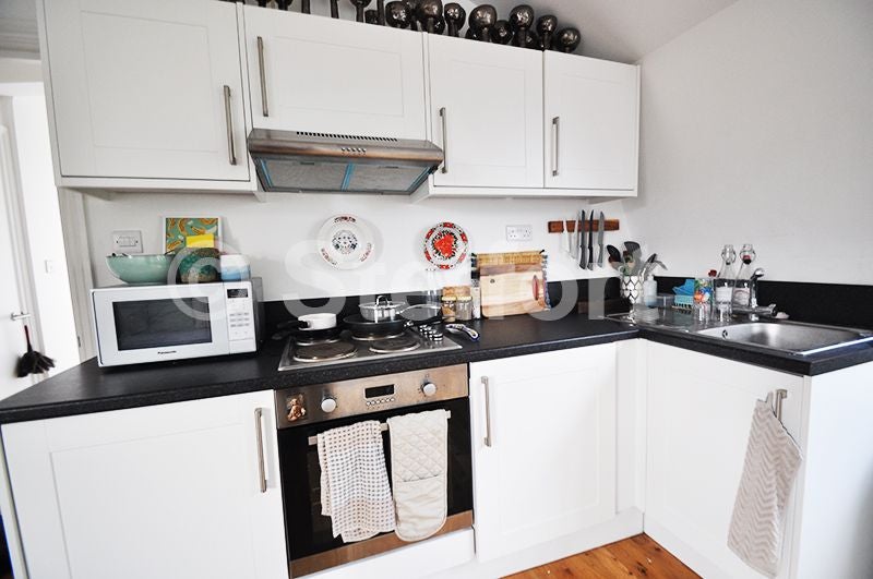 Flat Coldharbour Lane in Greater London