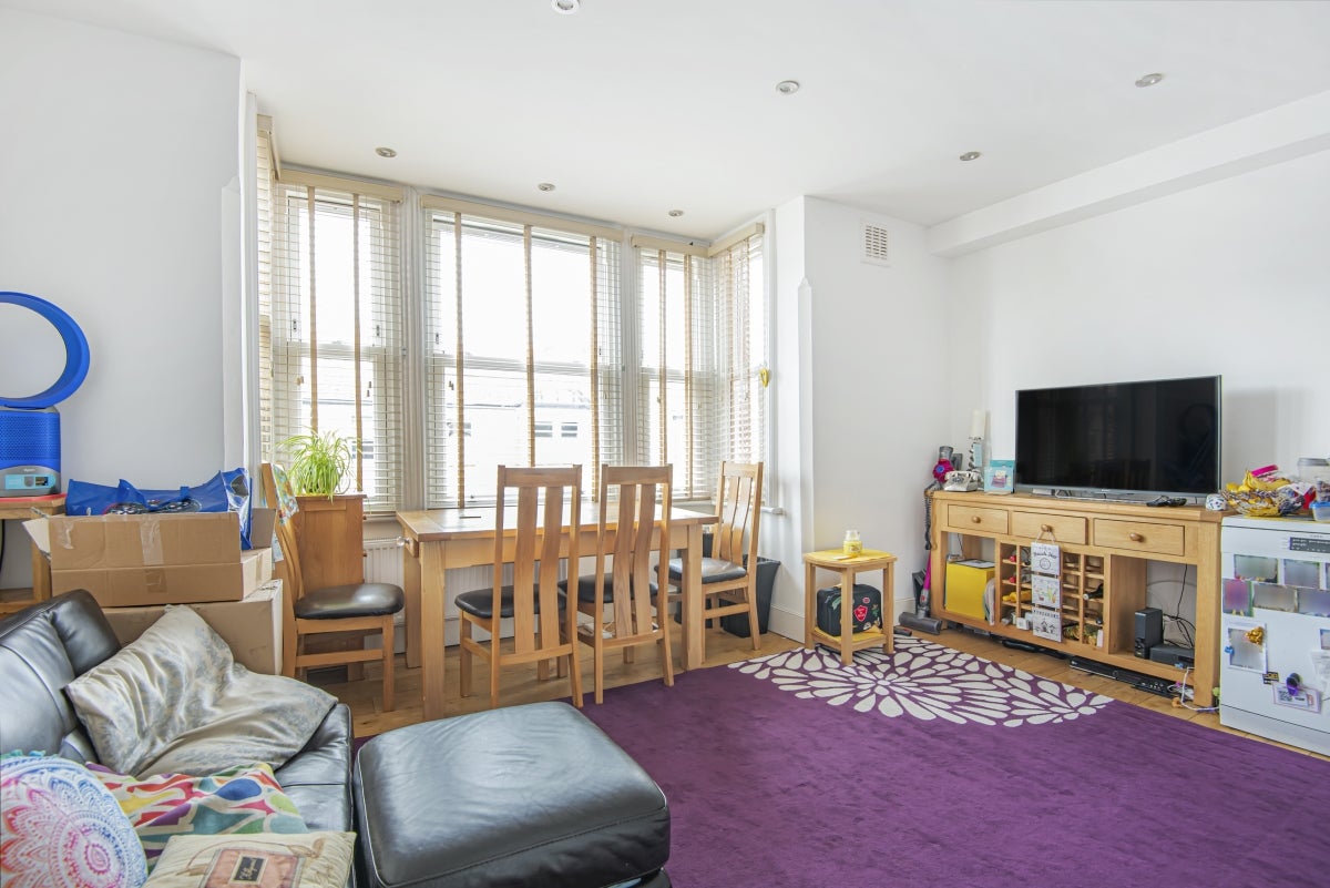 Flat Aldermary Road in London