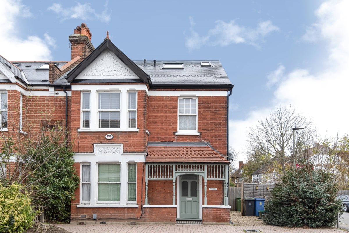 Flat Aldermary Road in London