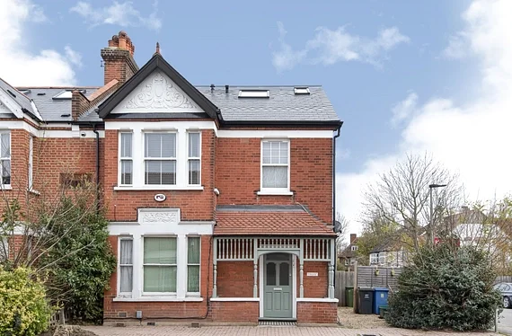 Flat Aldermary Road in London