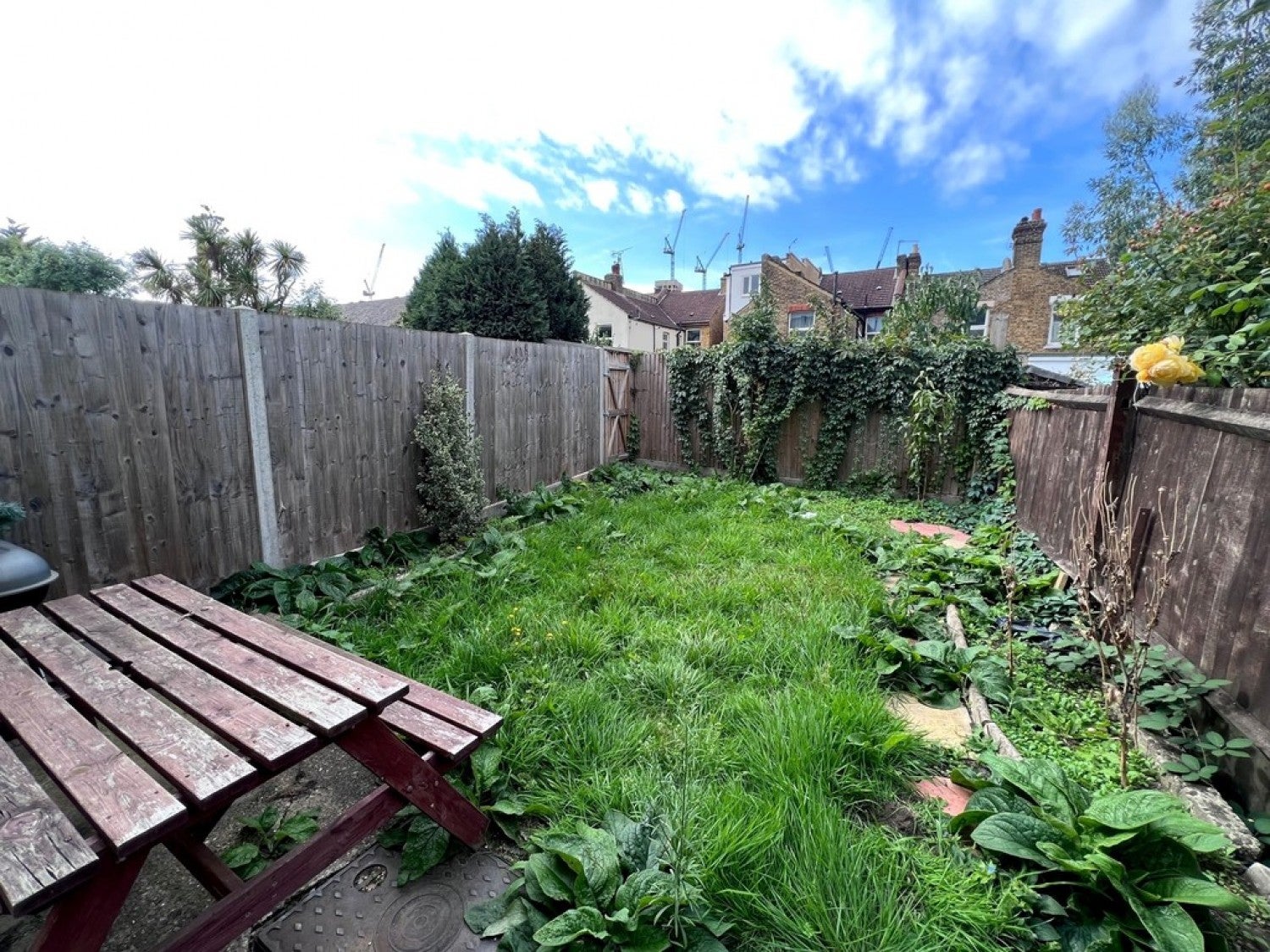 House Cedar Road in Greater London