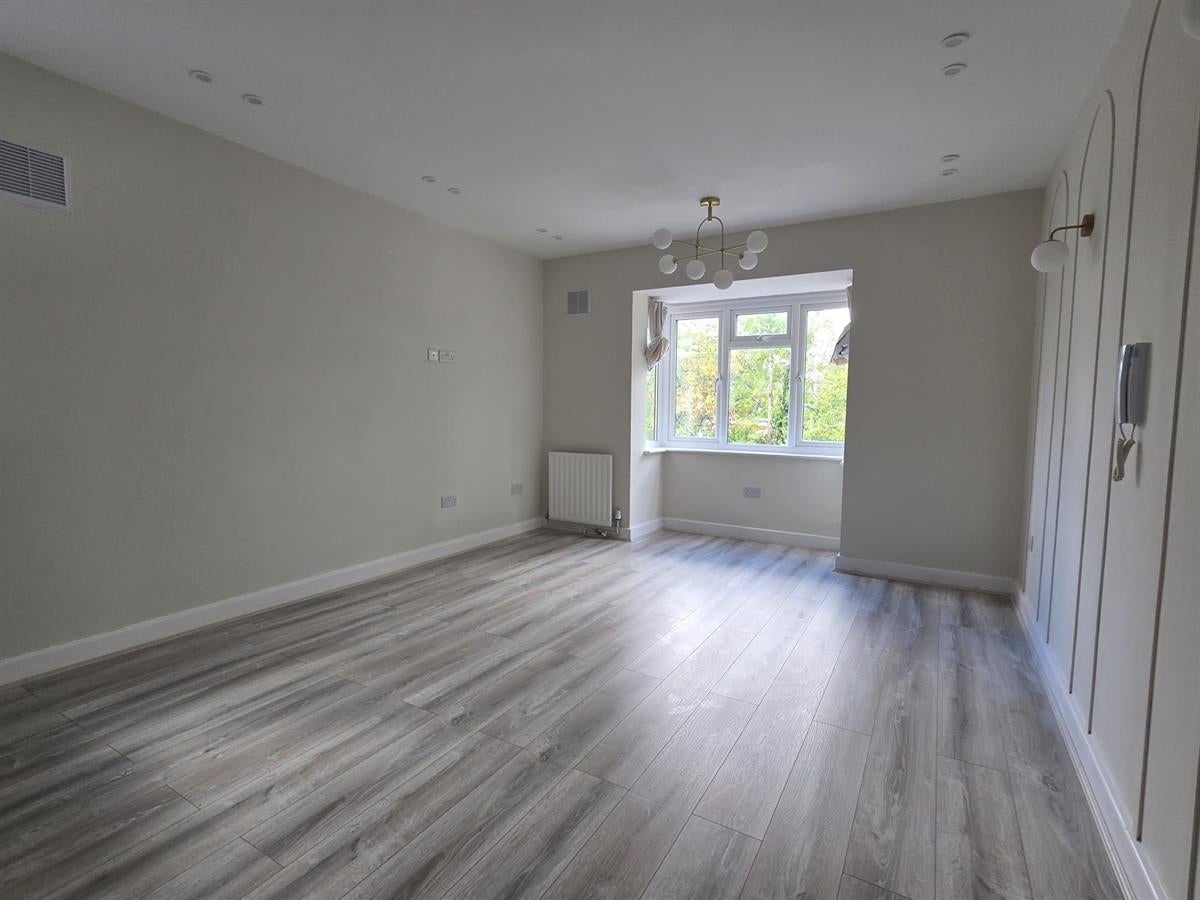Flat Buffers Lane in Mole Valley