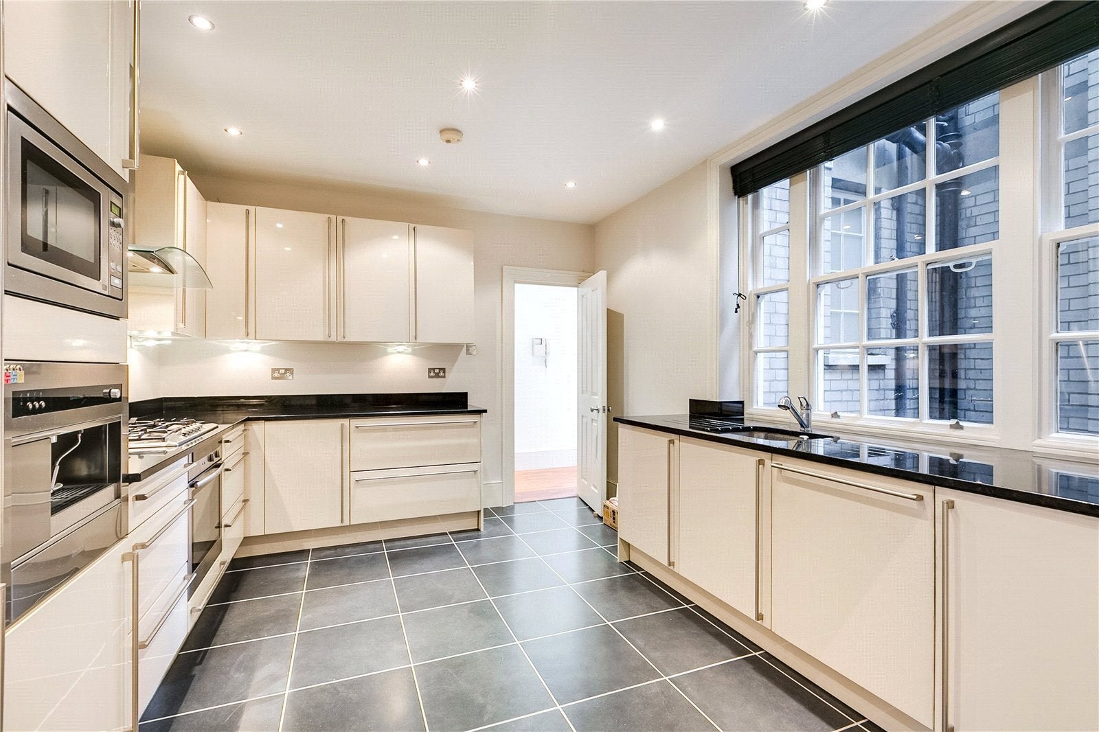 Flat Onslow Square in Greater London