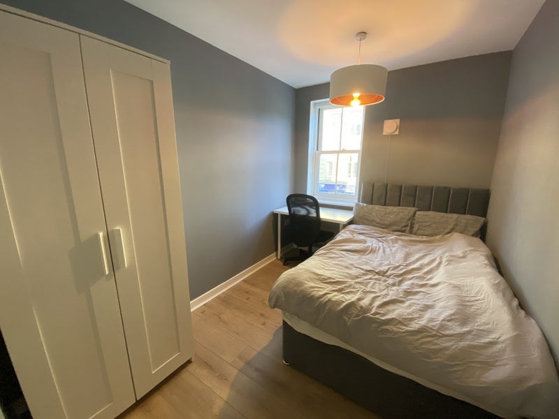 Flat Hackney Road in Greater London