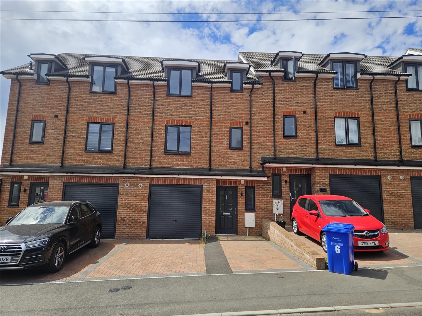 House Mount Pleasant Road in Rushmoor