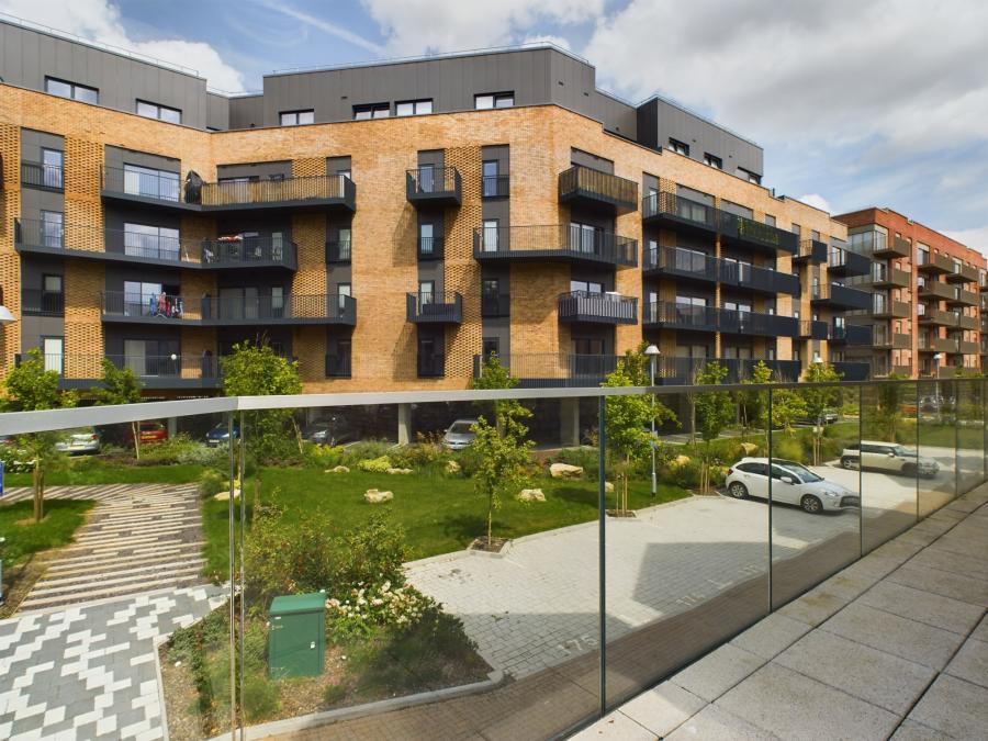 Flat Manorfield in Ashford