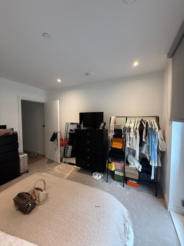 Room Charlow Close in Greater London
