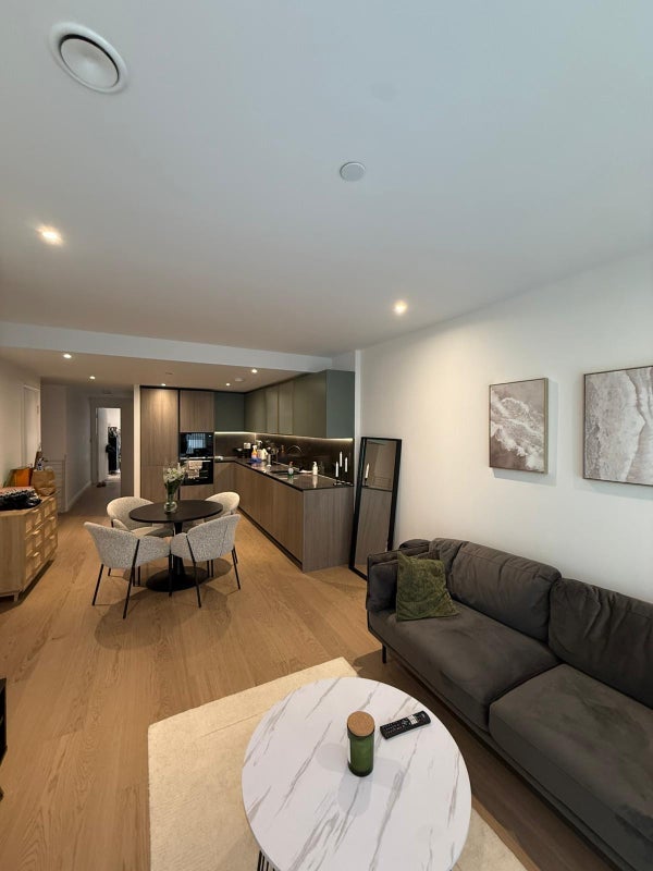 Room Charlow Close in Greater London