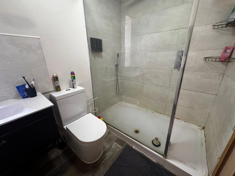 Room Dolman Close in Bristol
