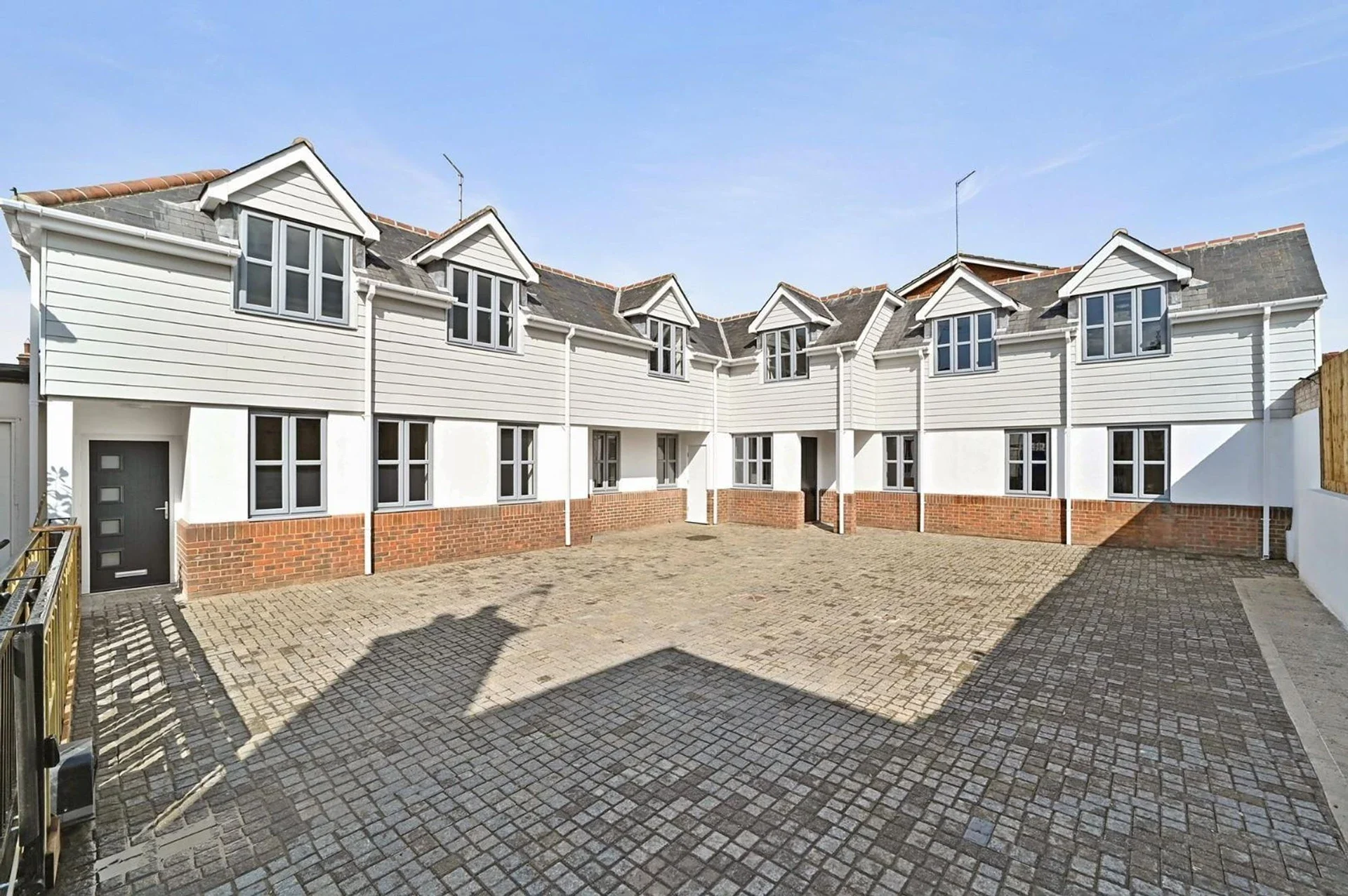 Flat Court Yard in Greater London