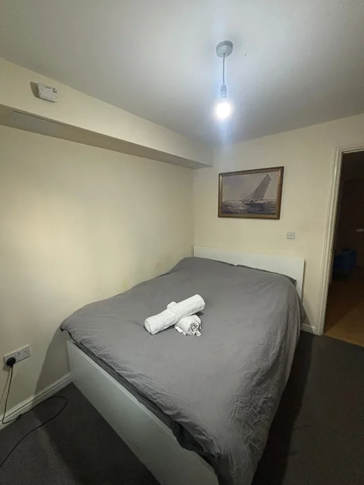 Flat Palmerston Road in Greater London