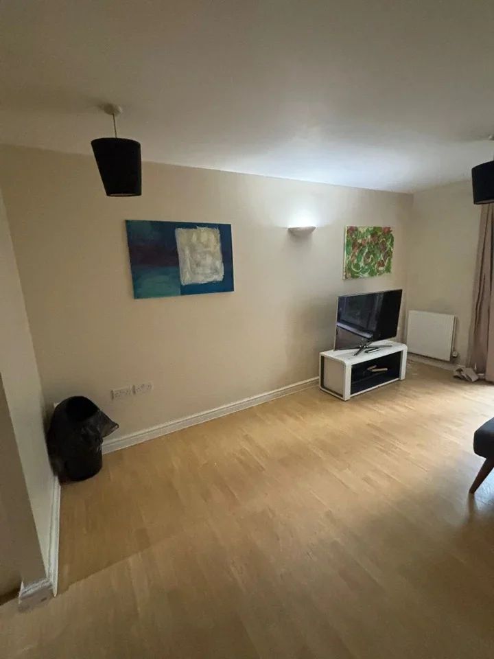 Flat Palmerston Road in Greater London