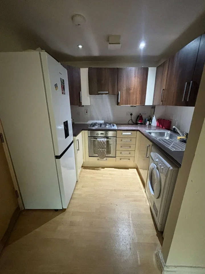 Flat Palmerston Road in Greater London