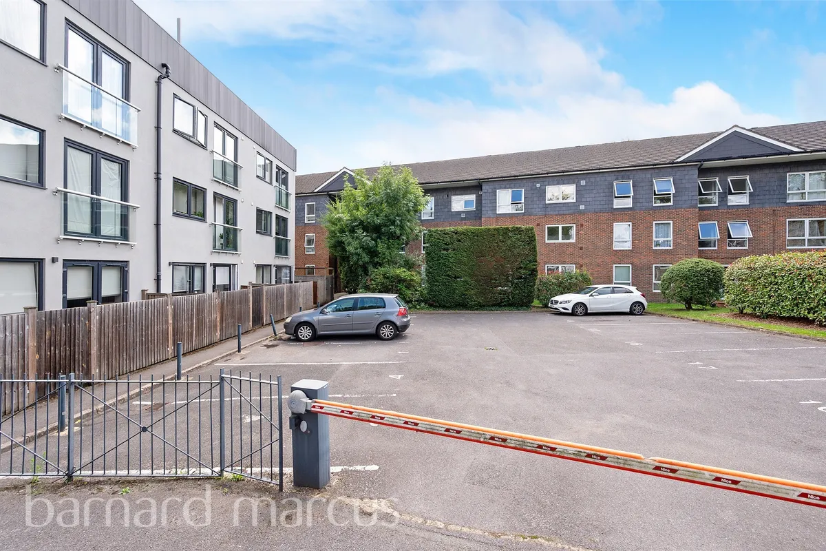Flat Park Terrace in Greater London