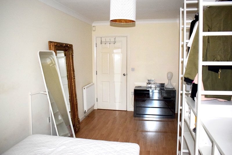 Flat Southcott Road in Greater London