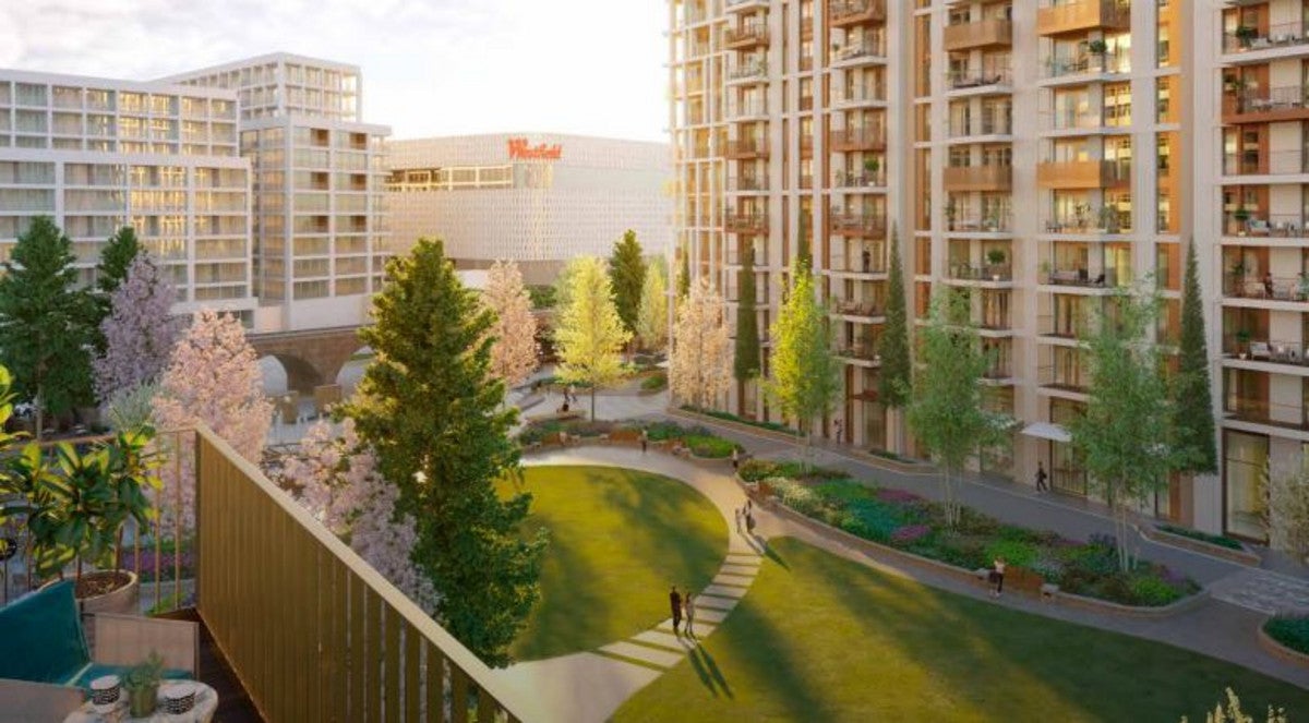 Flat Fountain Park Way in Greater London