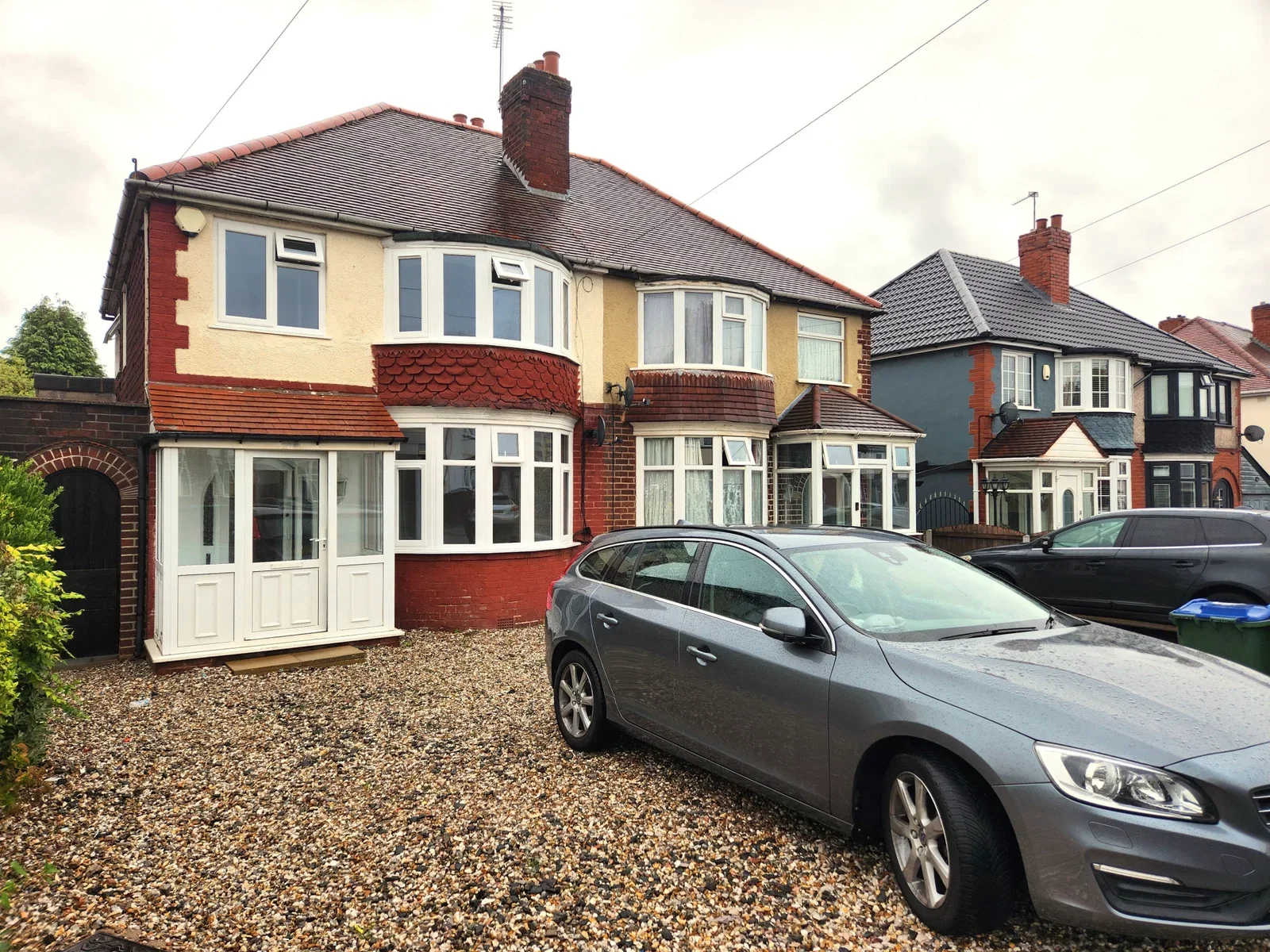 House Throne Road in Sandwell
