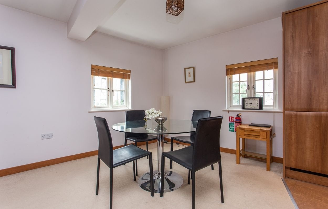 Flat Weir Court in Canterbury