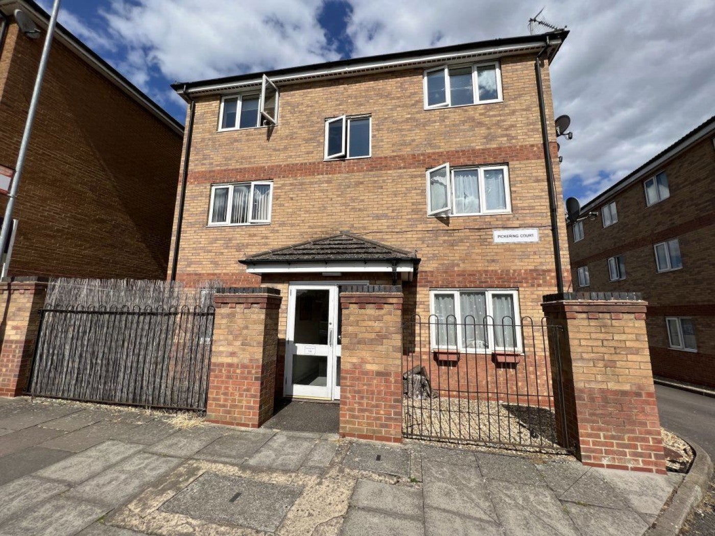 Flat Pickering Court in Corby