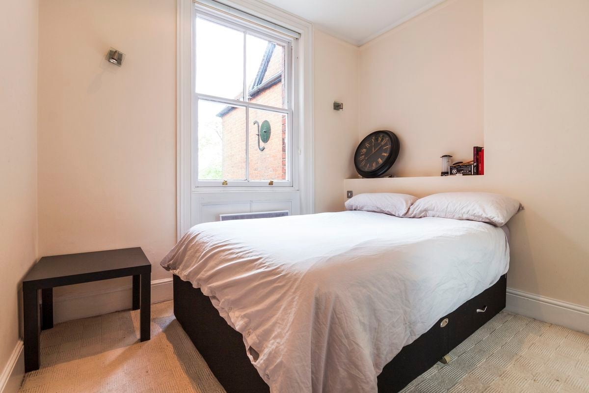 Flat Shute End in Wokingham