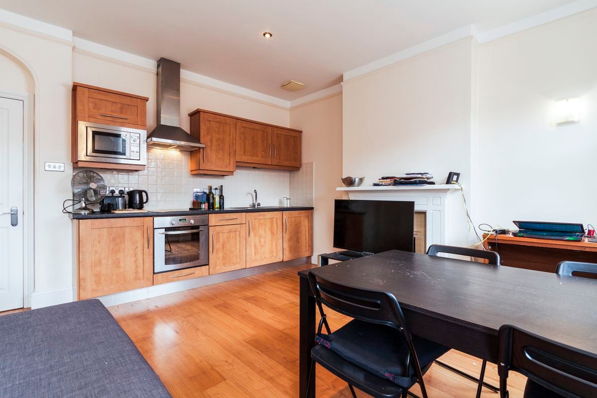 Flat Shute End in Wokingham