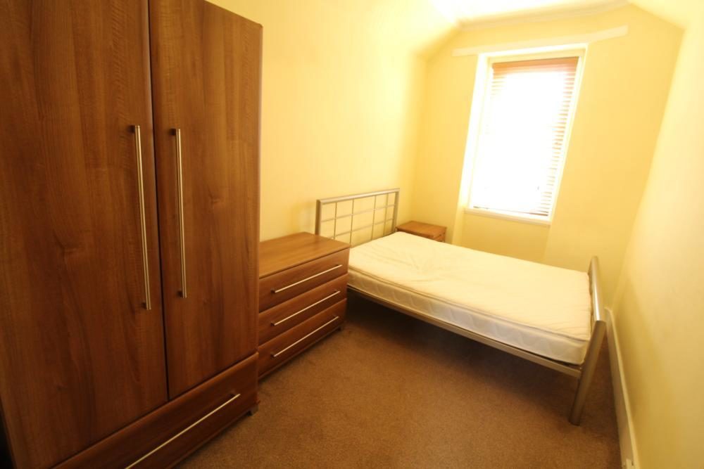 Flat Broomhill Road in London