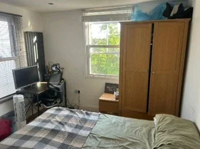Room Elmfield Road in Greater London