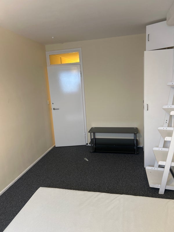 Room Alderney Street in City of Westminster