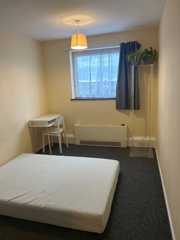 Room Alderney Street in City of Westminster