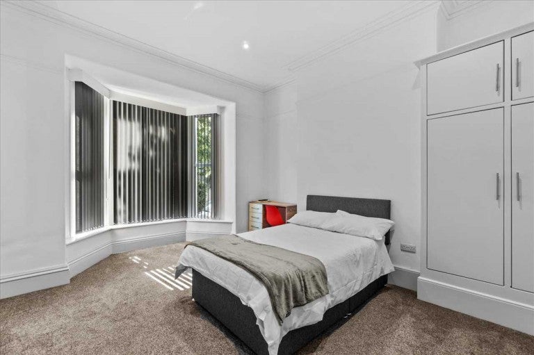 Room Seaton Avenue in Plymouth
