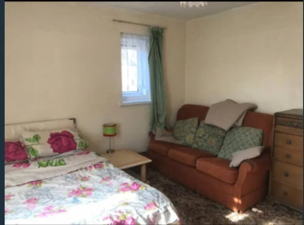 Room Freedom Close in Greater London