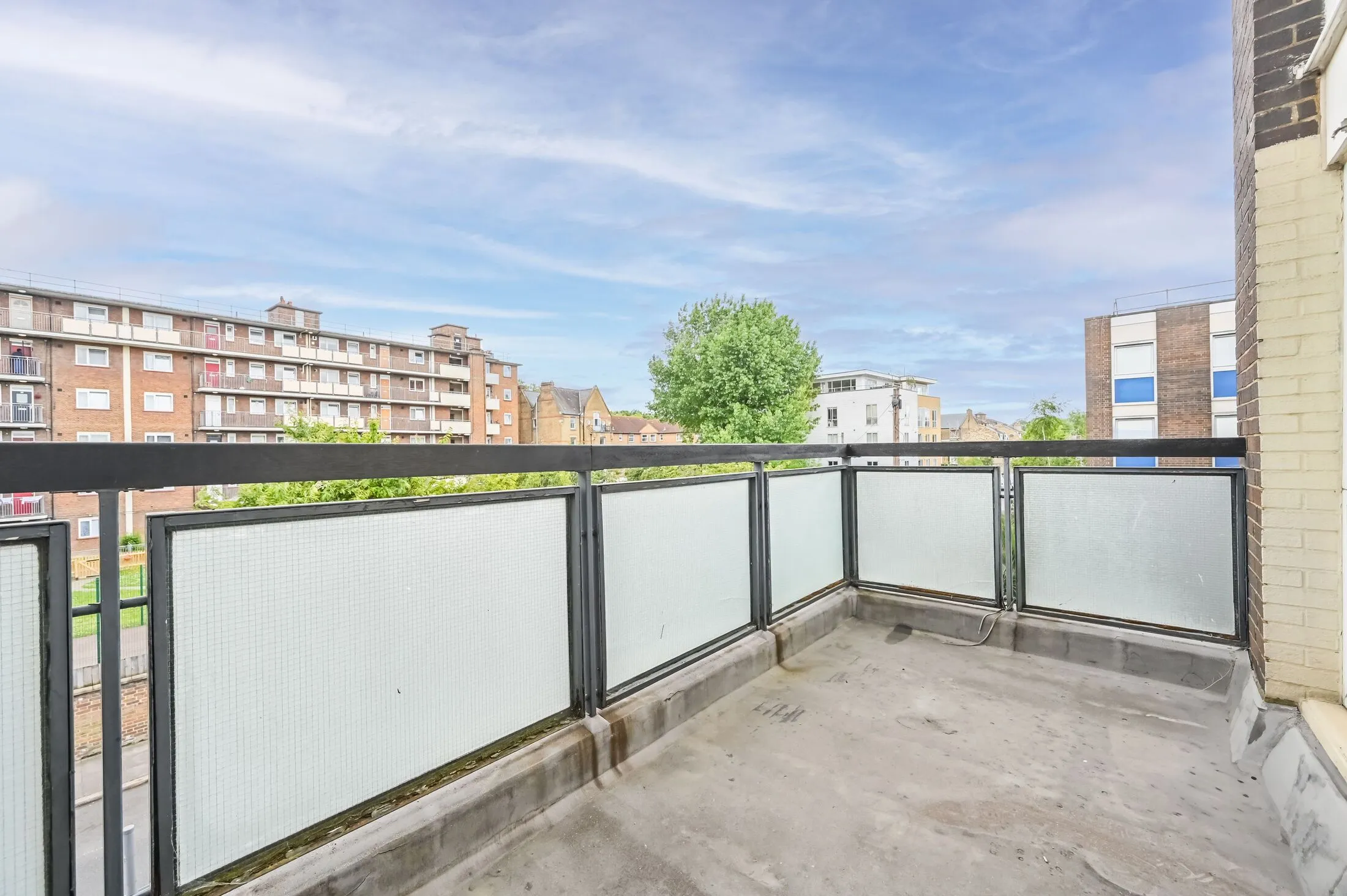 Flat Gernon Road in Greater London
