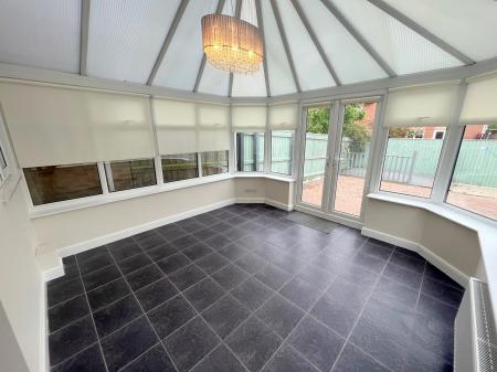 Flat Buckingham Grove in Grimsby