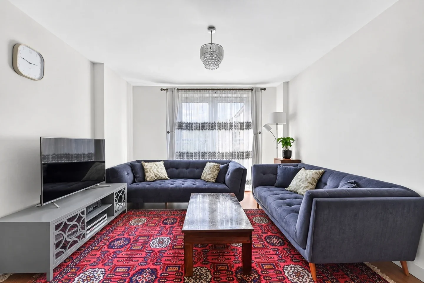 Flat Taywood Road in Greater London