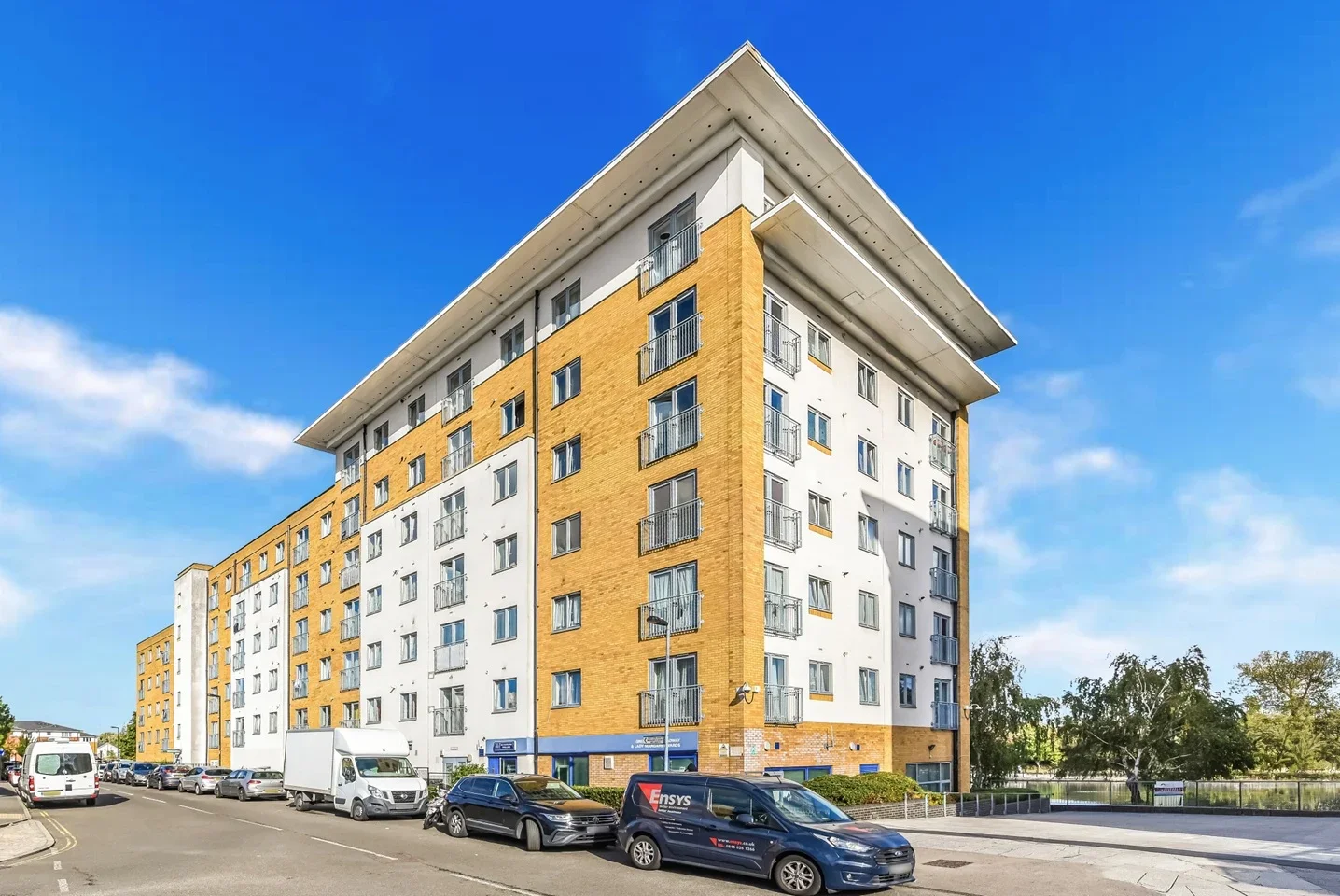 Flat Taywood Road in Greater London